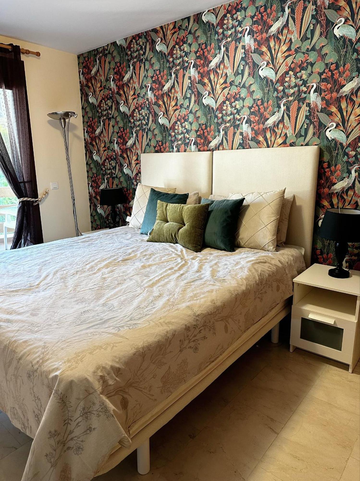 Luxurious Holiday Home In เบนาบีส ภายนอก รูปภาพ