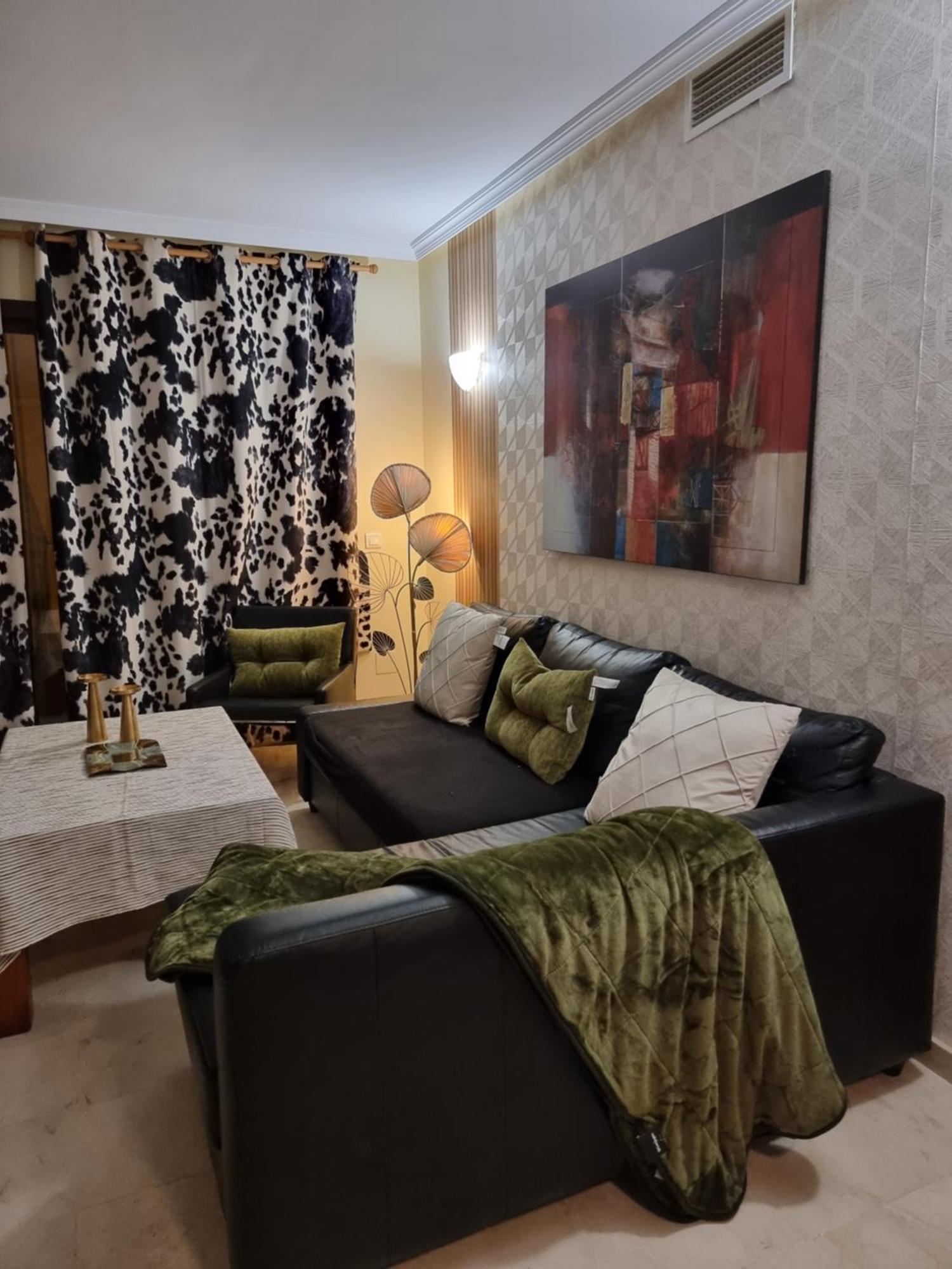 Luxurious Holiday Home In เบนาบีส ภายนอก รูปภาพ